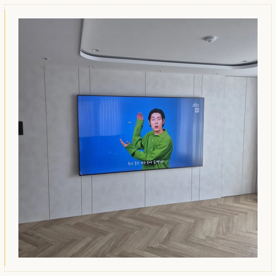 장안구 벽걸이TV 설치 참고 장면 - TV 반매립 구조